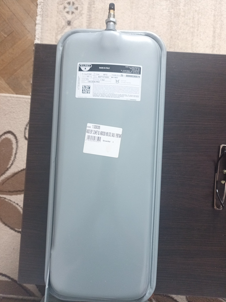 Vand piese centrala termica.